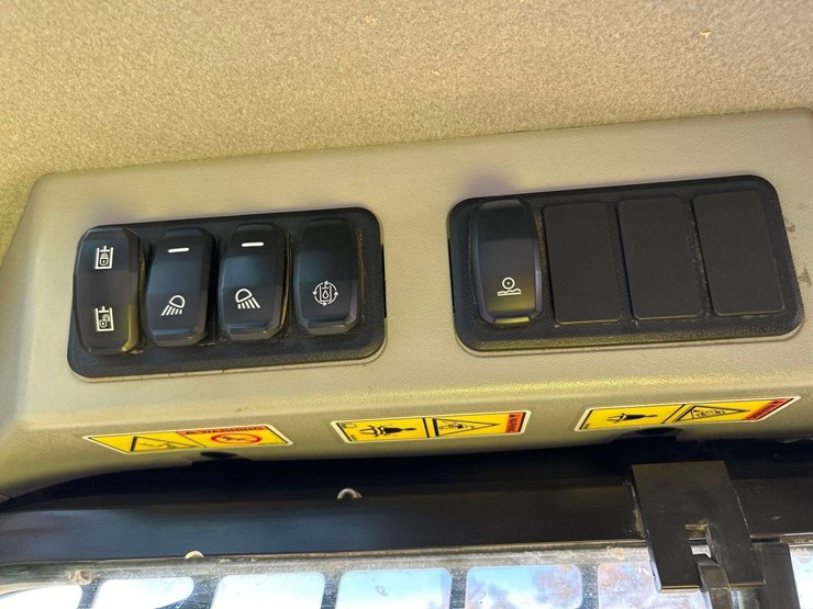 2021-caterpillar-289d3-image-12