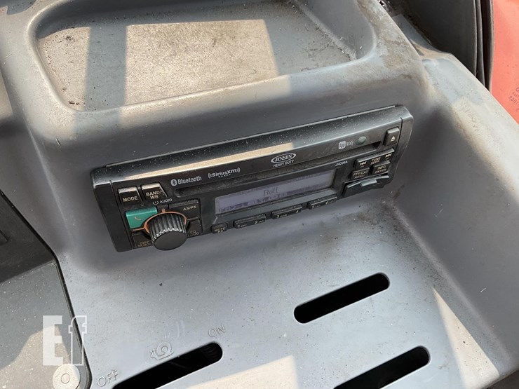 2015-kubota-m6-111-image-22