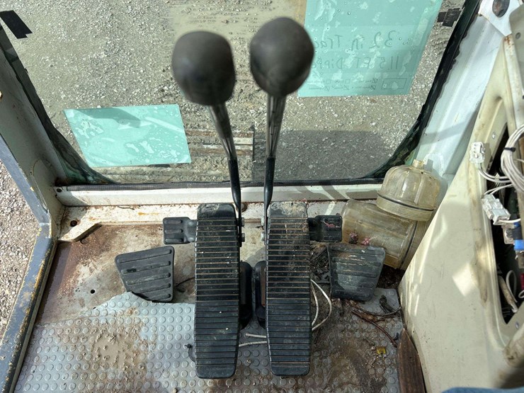 2001-new-holland-ec215-image-22