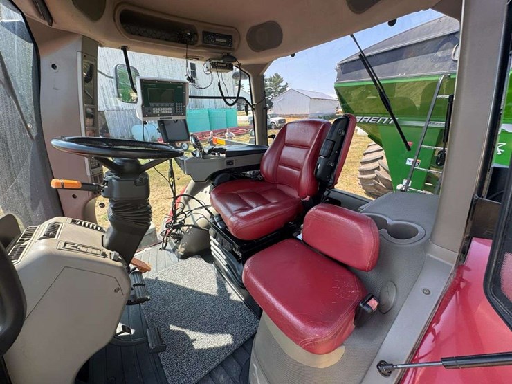 2014-case-ih-235-image-21