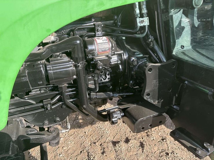 john-deere-3320-image-13