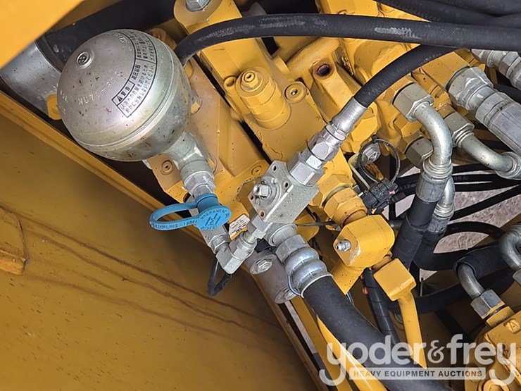 2016-caterpillar-312fgc-image-56