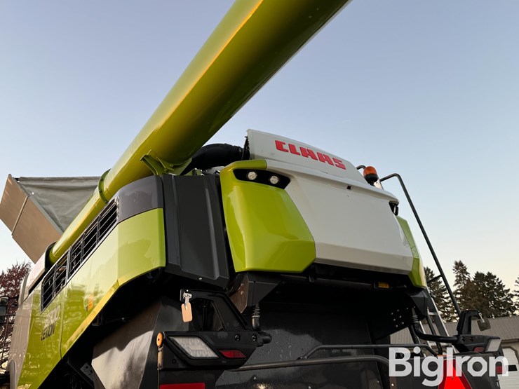 2023-claas-lexion-8700tt-image-17
