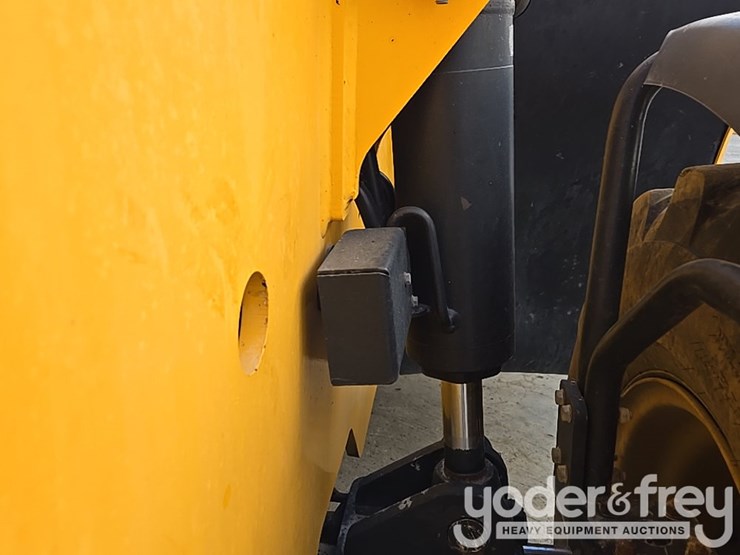 2017-jcb-512-56-image-75