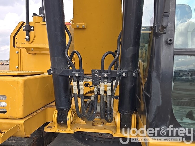 2016-caterpillar-312fgc-image-40