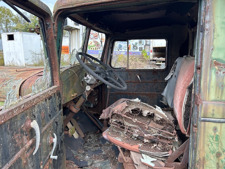 #72-•-the-autocar-stakebody-truck-image-6