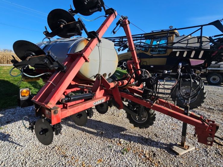 2012-case-ih-2800-image-3