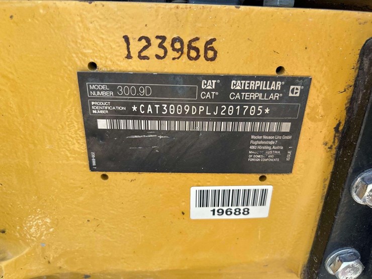 2021-caterpillar-300.9d-image-2