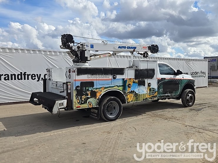 2014-dodge-service-truck-image-5