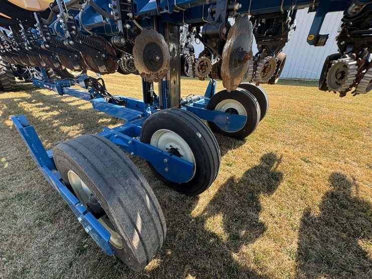 2023-kinze-3605-image-10