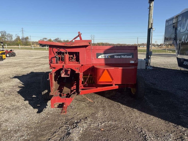 new-holland-570-image-8