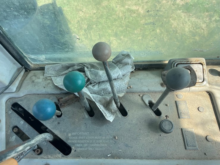 1991-versatile-876-image-38