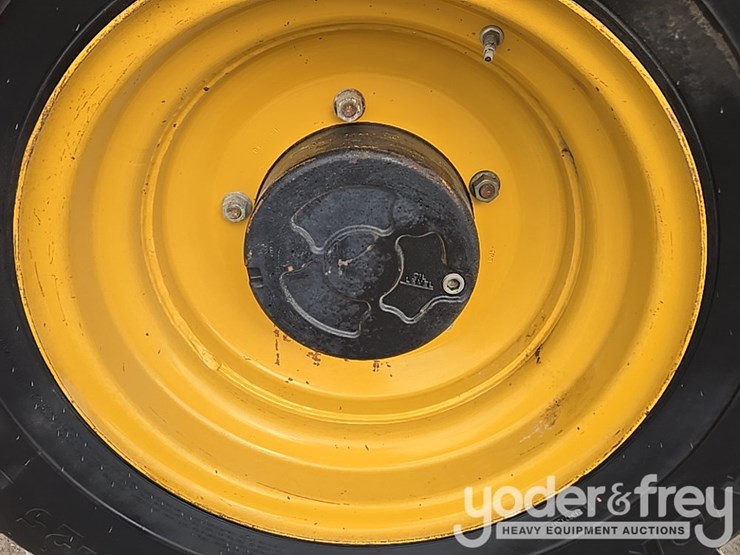 2017-jcb-512-56-image-32