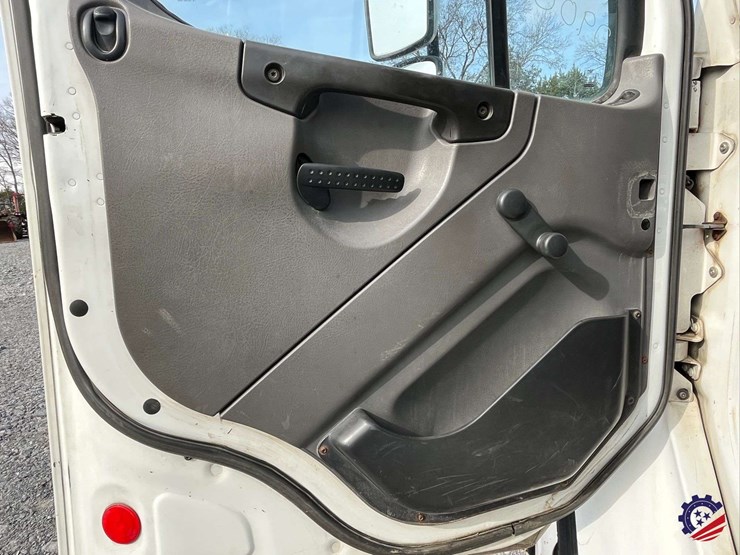 2005-freightliner-m2-business-class-s/a-water-truck-image-58