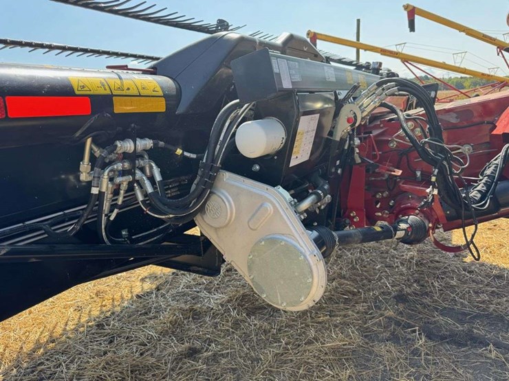 2021-macdon-fd1-40ft-flex-draper-head-image-16