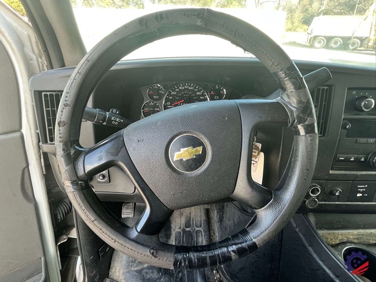 2012-chevrolet-express-van-image-60