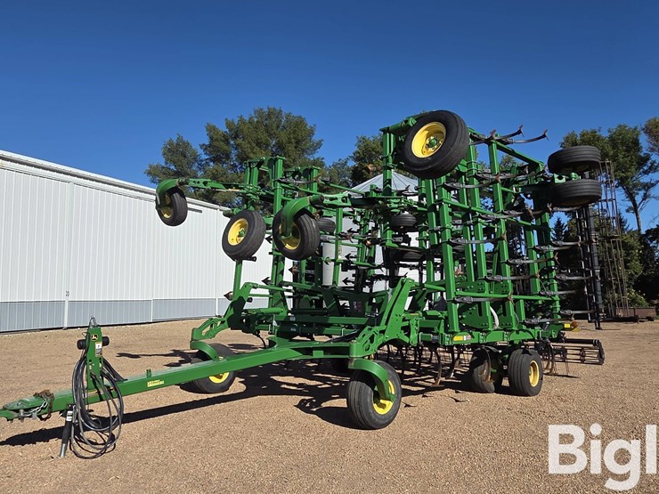 2014-john-deere-2210-image-1