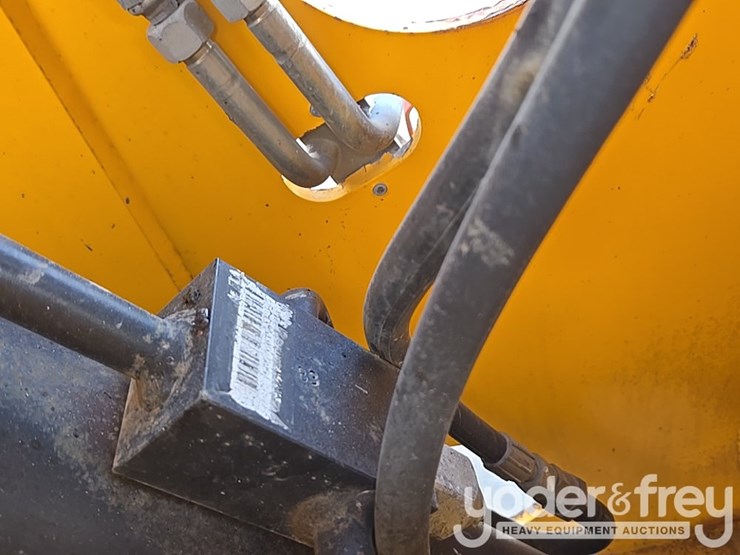 2017-jcb-512-56-image-90