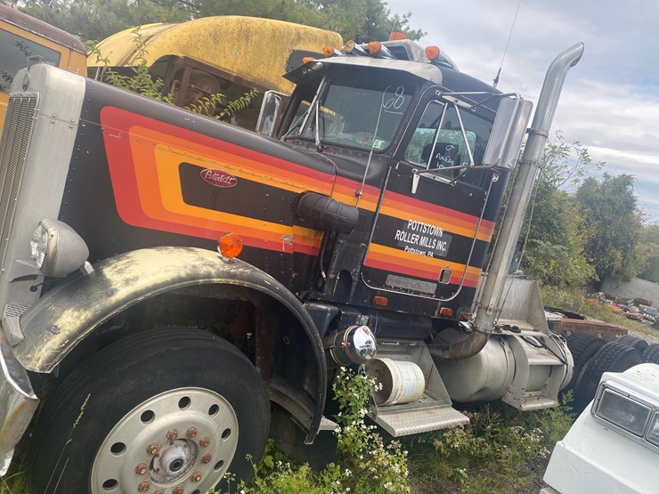 #68-•-peterbilt-tractor-for-parts-image-1