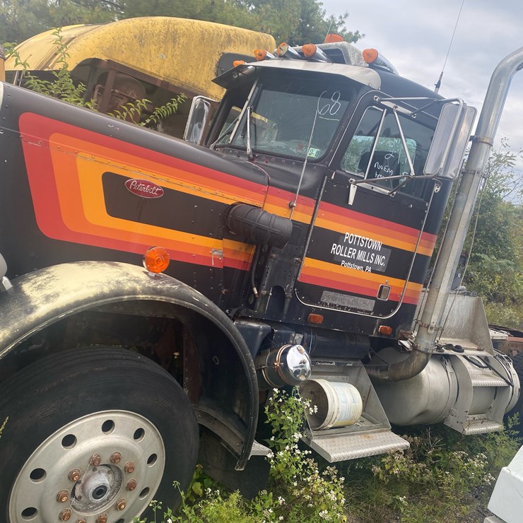 #68 • Peterbilt Tractor for Parts