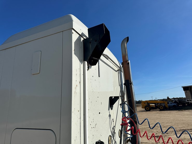 #33701-•-2011-mack-cxu-sleeper-truck-tractor-1m1aw09y4bm013132-image-31