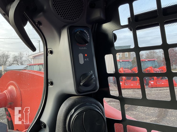 2021-kubota-ssv65-image-21