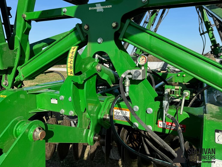 2013-john-deere-2623vt-image-11