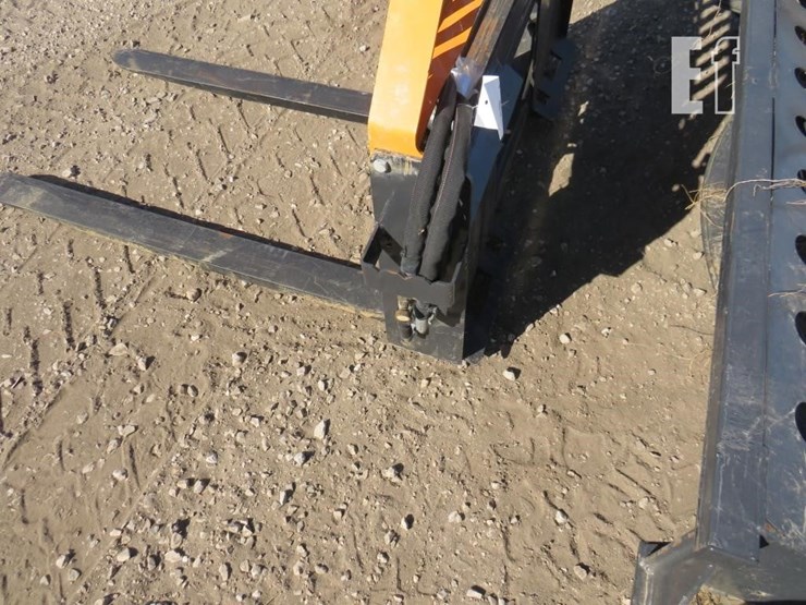 set-of-hydralic-skid-loader-forks-image-2