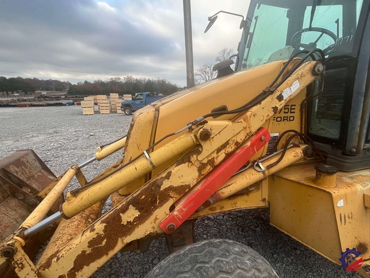 new-holland-575e-image-18