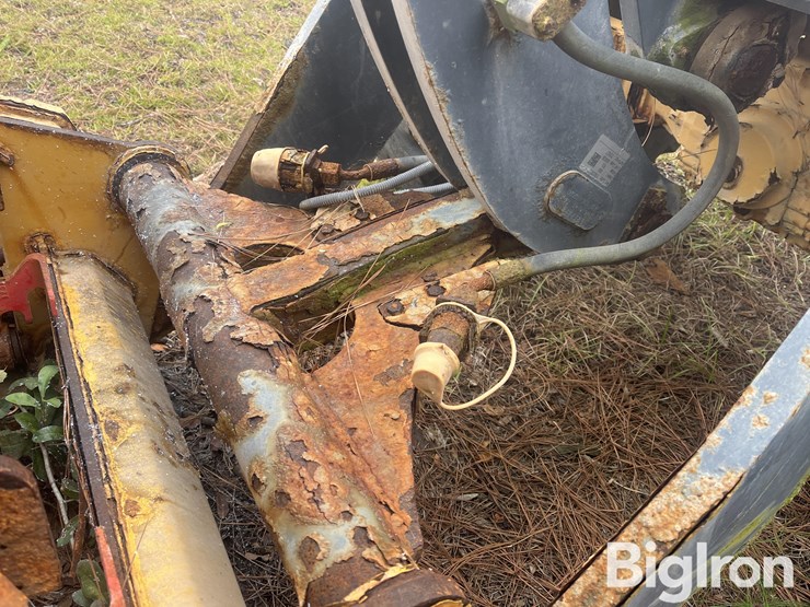 2018-deere-304l-image-11