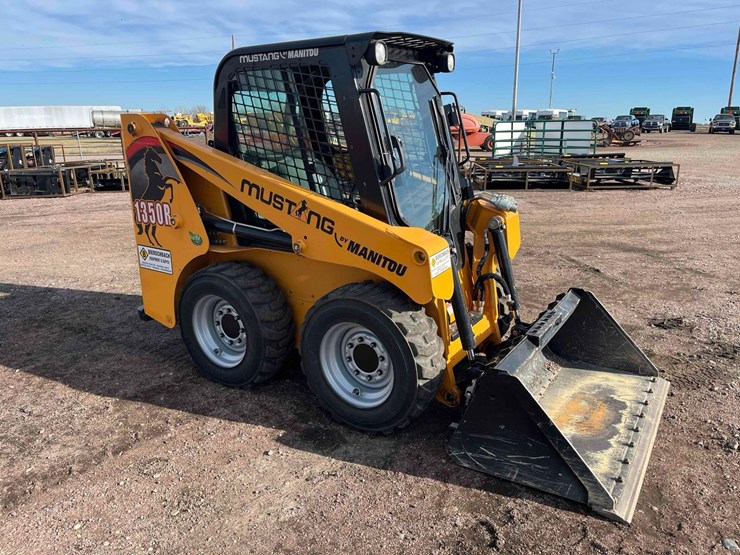 2019-mustang-1350r-image-2