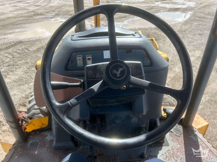 2004-deere-310g-image-7