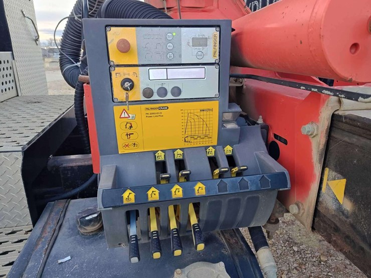 2014-freightliner-m2-106-image-29