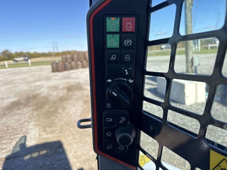 2022-bobcat-t66-image-12