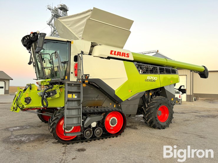 2023-claas-lexion-8700tt-image-1