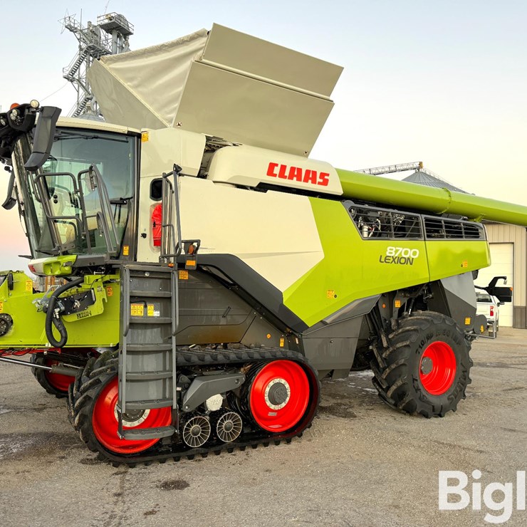 2023 CLAAS LEXION 8700TT