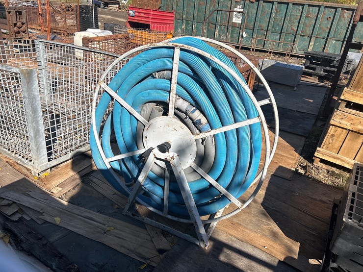 #148-•-plastic-hose-&-reel-image-2
