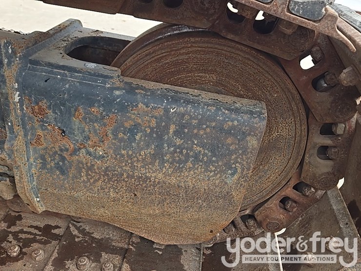 2016-caterpillar-312fgc-image-30