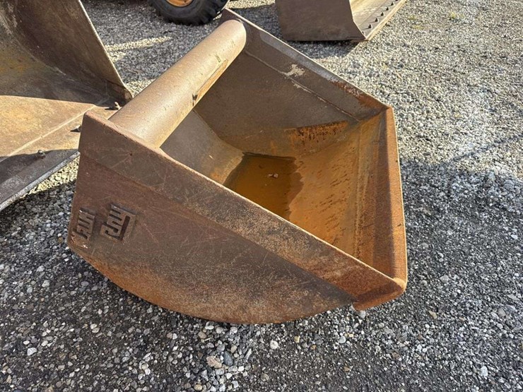 wain-roy-34in-smooth-bucket-for-backhoe-image-6