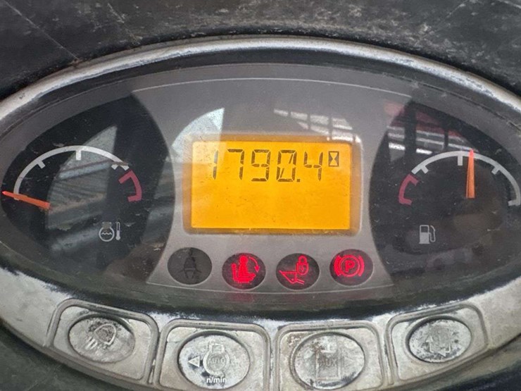 2016-bobcat-t740-image-22