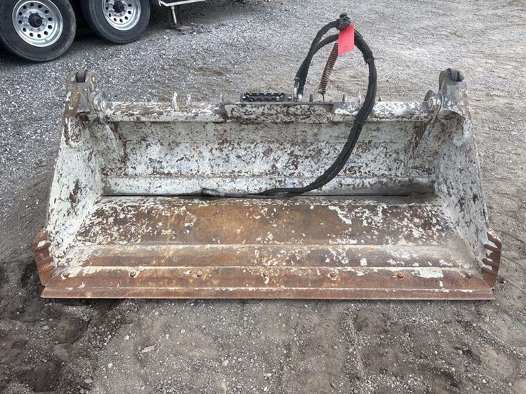 paladin-2016-4-way-hydraulic-skid-steer-bucket-image-6