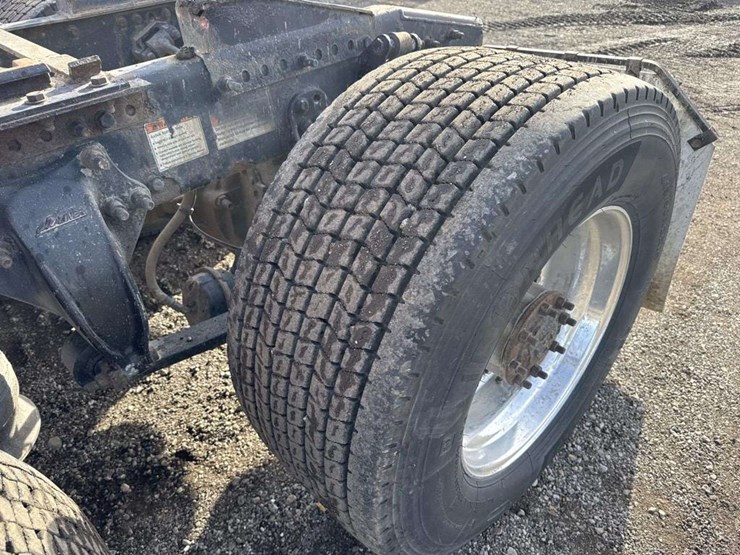 2013-freightliner-cascadia-125-image-12