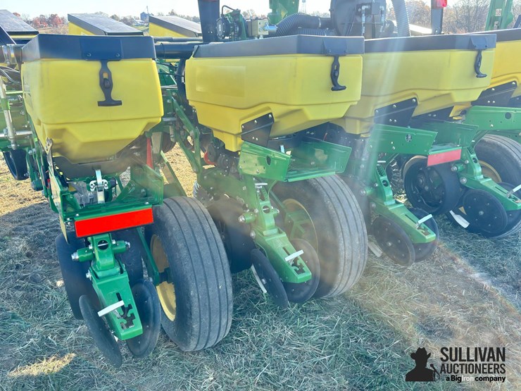 2021-john-deere-1765-image-15