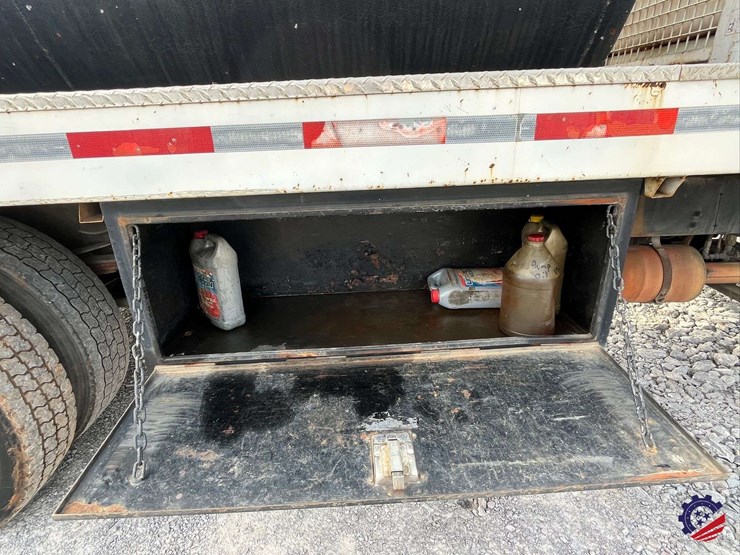 2005-freightliner-m2-business-class-s/a-water-truck-image-43