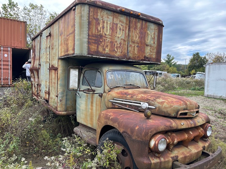 #82-•-1952-ford-moving-van-image-3