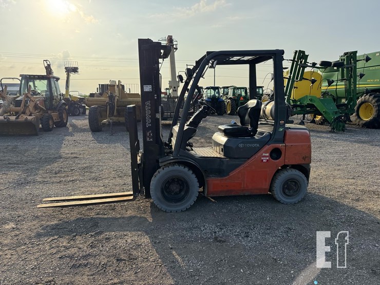 2017-toyota-8fgu25-image-2