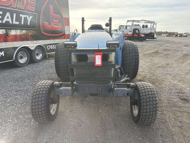new-holland-tractor-image-16