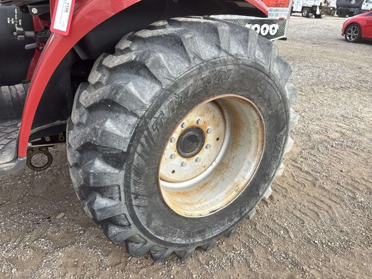 case-dx29-loader-tractor-image-29