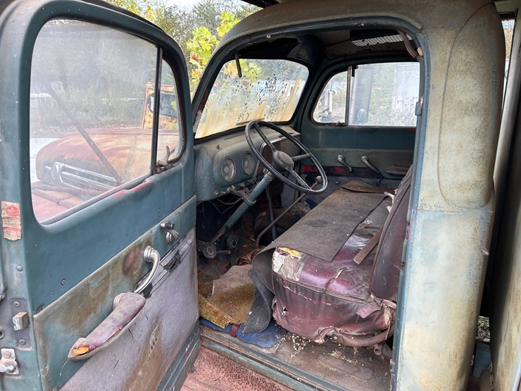 #82-•-1952-ford-moving-van-image-6