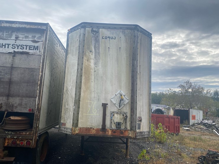 #76-•-28ft-van-trailer-image-3